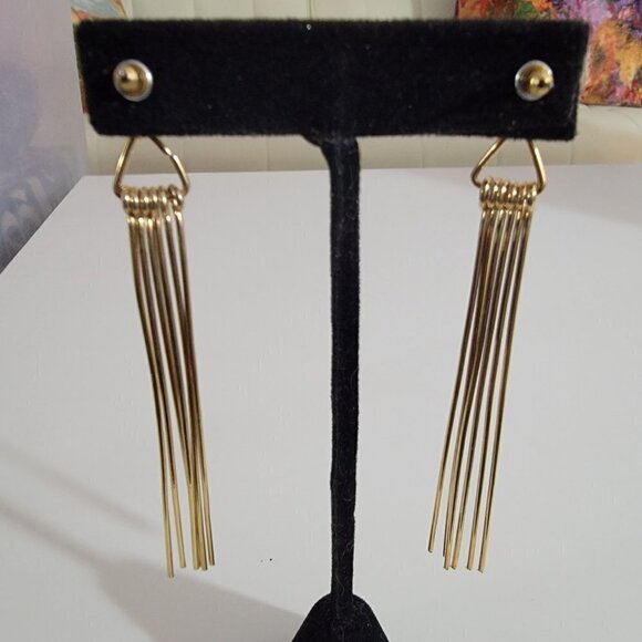 ❤️Long Metal Tassel Gold Tone Pierced Earrings NWT Retail $24 ❤️ - Picture 9 of 12